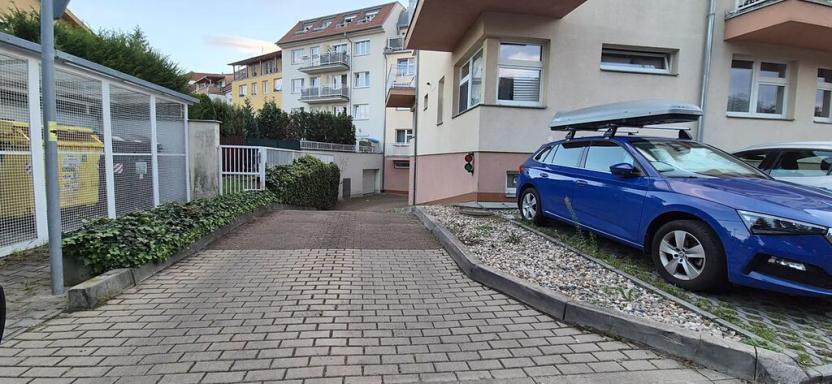 Pronájem garážového stání, Praha - Suchdol, Internacionální, 15 m2