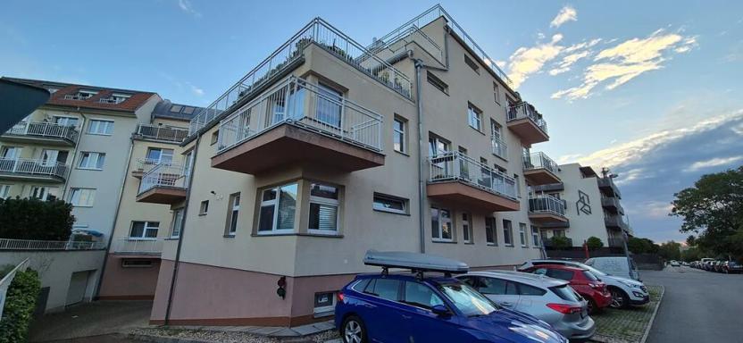 Pronájem garážového stání, Praha - Suchdol, Internacionální, 15 m2