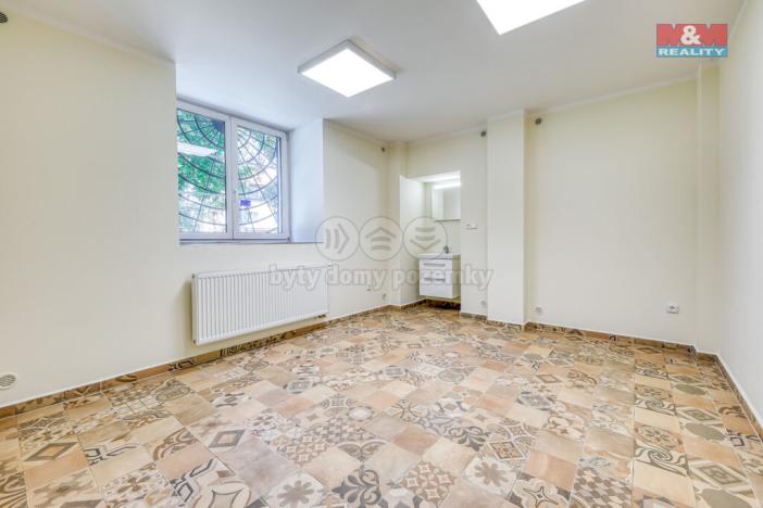 Pronájem obchodního prostoru, Klatovy - Klatovy IV, Tyršova, 18 m2