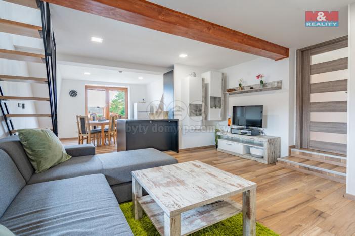 Pronájem atypického bytu, Hoštice, 80 m2