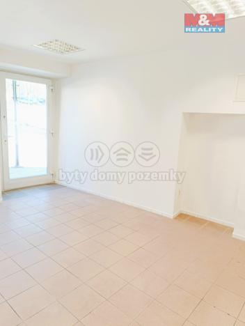 Pronájem obchodního prostoru, Tišnov, nám. Komenského, 21 m2