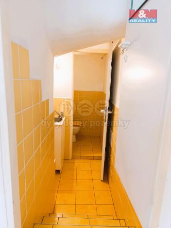 Pronájem obchodního prostoru, Tišnov, nám. Komenského, 21 m2