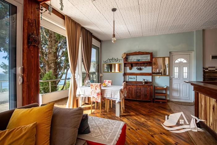 Prodej rodinného domu, Kruče, Černá Hora, 210 m2