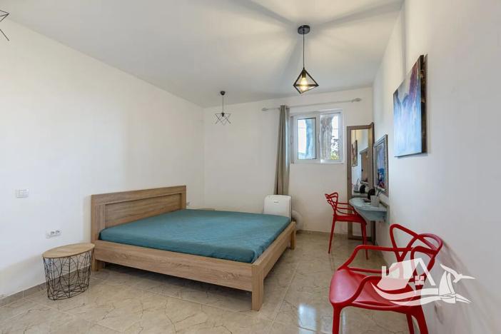 Prodej rodinného domu, Kruče, Černá Hora, 210 m2