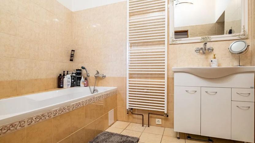 Prodej vícegeneračního domu, Sadská, Husova, 306 m2