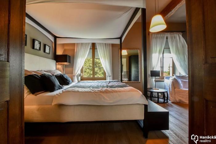 Prodej vily, Velký Týnec, U kaple, 300 m2