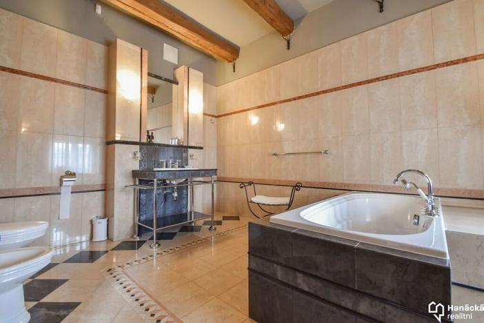 Prodej vily, Velký Týnec, U kaple, 300 m2