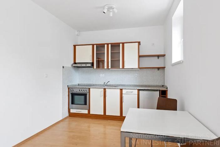 Pronájem bytu 1+kk, Praha - Jinonice, Za zámečkem, 32 m2