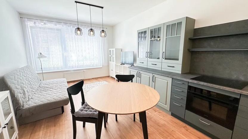 Pronájem bytu 1+kk, Praha, Kolbenova, 38 m2