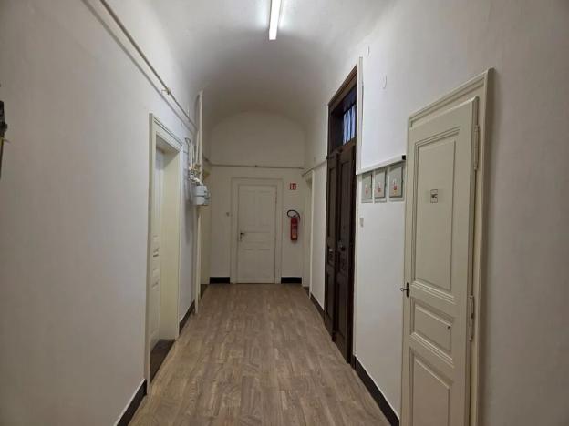 Pronájem kanceláře, Hradec Králové, Gočárova třída, 21 m2