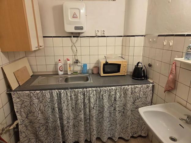 Pronájem kanceláře, Hradec Králové, Gočárova třída, 21 m2