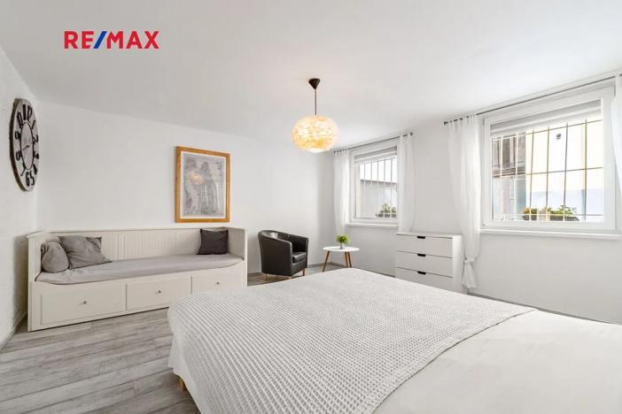 Prodej atypického bytu, Praha - Karlín, Pernerova, 60 m2