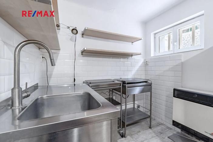 Prodej atypického bytu, Praha - Karlín, Pernerova, 60 m2