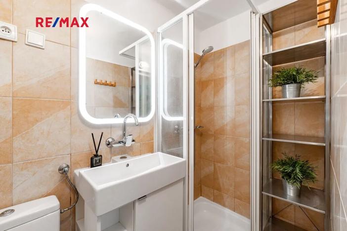 Prodej atypického bytu, Praha - Karlín, Pernerova, 60 m2