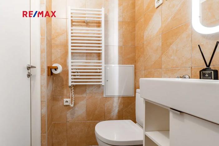 Prodej atypického bytu, Praha - Karlín, Pernerova, 60 m2