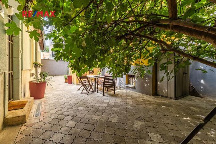 Prodej atypického bytu, Praha - Karlín, Pernerova, 60 m2