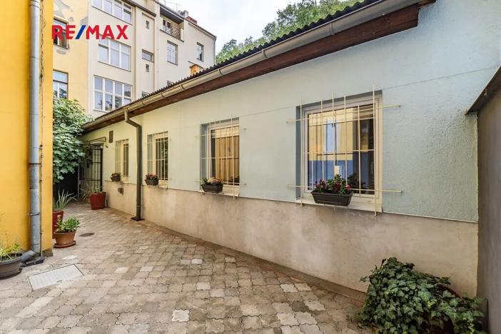 Prodej atypického bytu, Praha - Karlín, Pernerova, 60 m2