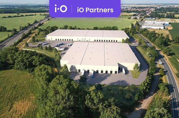 Pronájem skladu, Cvrčovice, 19825 m2