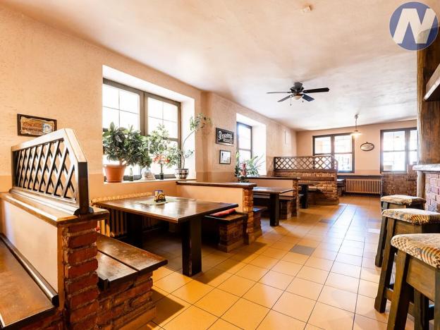 Prodej komerční nemovitosti, Husinec, Komenského, 1500 m2