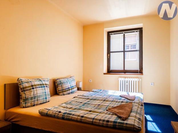 Prodej komerční nemovitosti, Husinec, Komenského, 1500 m2