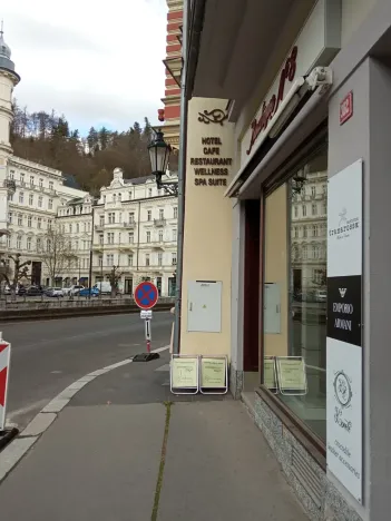 Prodej obchodního prostoru, Karlovy Vary, Mariánskolázeňská, 44 m2