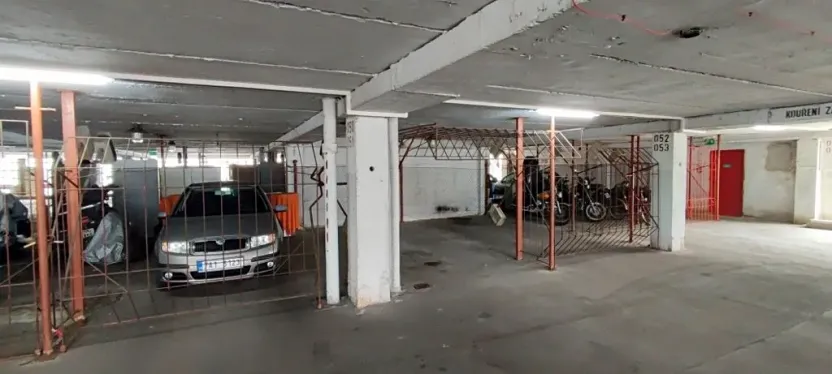 Pronájem garážového stání, Praha - Střížkov, Lovosická, 18 m2