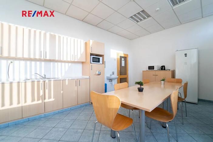 Pronájem obchodního prostoru, Kolín, Sladkovského, 540 m2