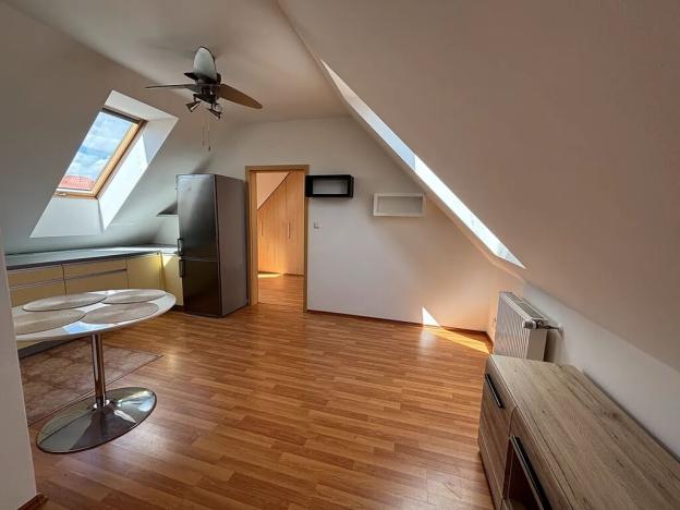 Prodej bytu 2+kk, Jesenice, Lomená, 45 m2