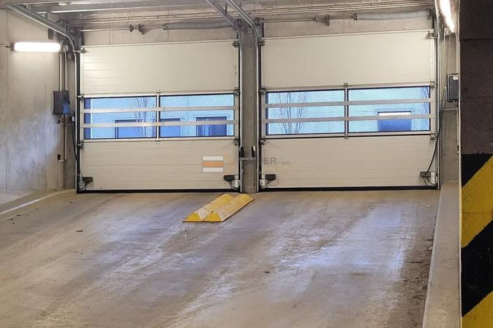 Pronájem garážového stání, Praha - Strašnice, Zvěřinova, 12 m2