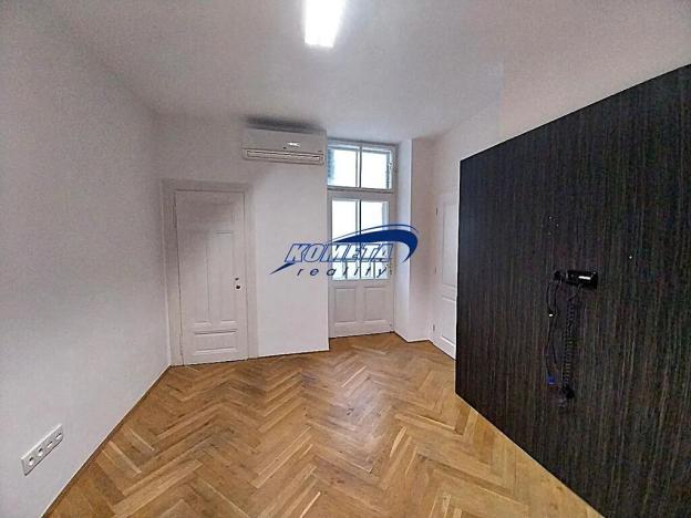 Pronájem komerční nemovitosti, Brno, Jakubské náměstí, 20 m2