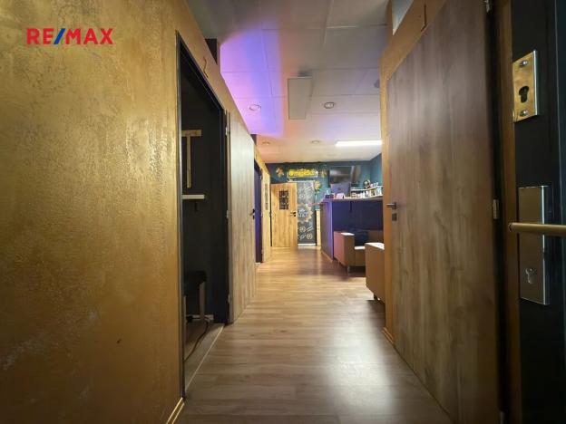 Pronájem obchodního prostoru, Praha - Vokovice, Evropská, 50 m2