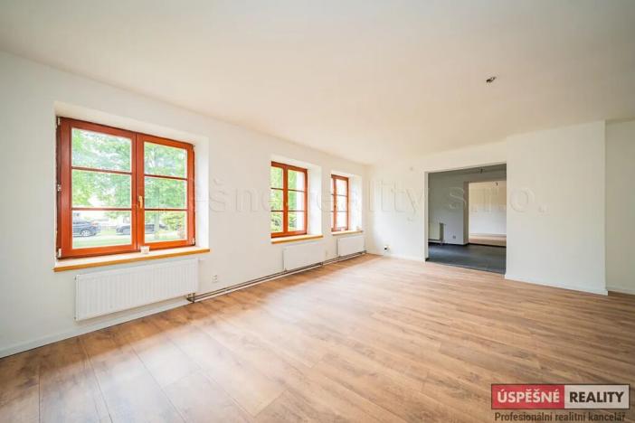 Prodej komerční nemovitosti, Chožov, 737 m2