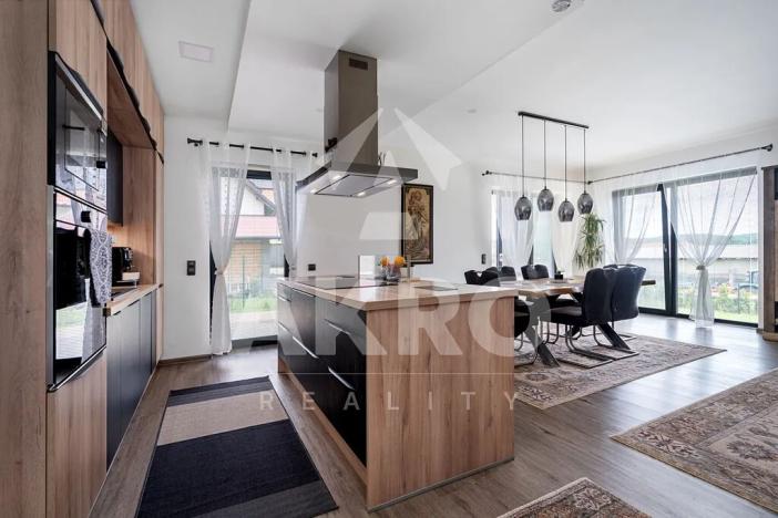 Prodej bytu 4+kk, Okrouhlo, 152 m2