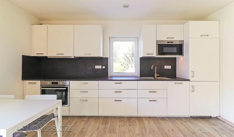 Pronájem bytu 2+kk, Praha - Dolní Chabry, Pod zámečkem, 60 m2