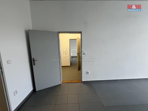 Pronájem kanceláře, Třinec - Lyžbice, nám. Svobody, 61 m2