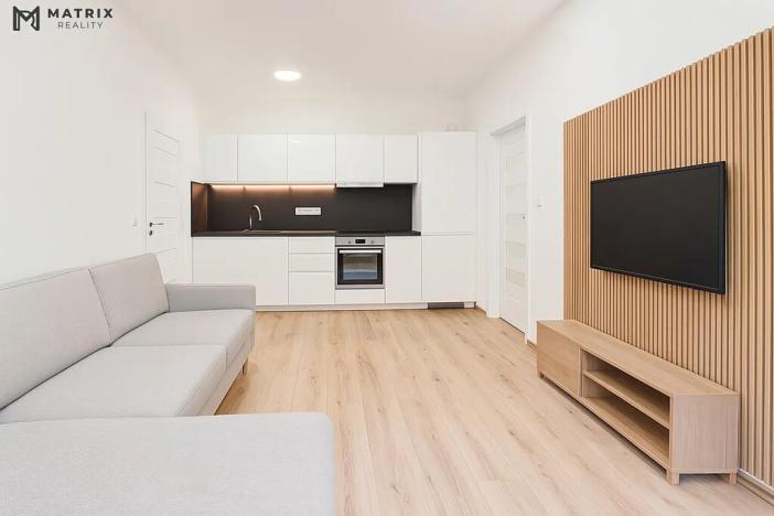 Prodej bytu 2+kk, Králův Dvůr, náměstí Míru, 55 m2