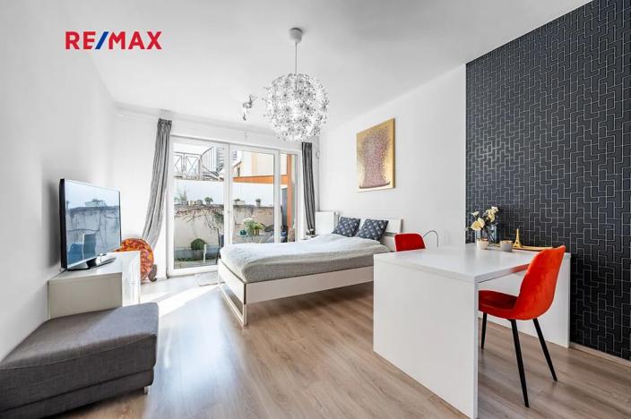 Pronájem bytu 1+kk, Praha - Vršovice, Petrohradská, 29 m2
