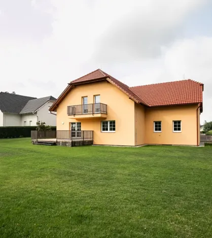 Pronájem rodinného domu, Průhonice, 400 m2