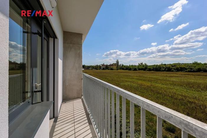 Prodej bytu 1+kk, Praha - Uhříněves, Douchova, 34 m2