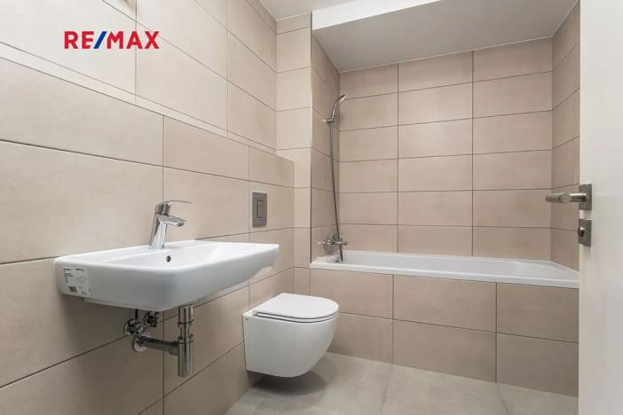 Prodej bytu 1+kk, Praha - Uhříněves, Douchova, 30 m2