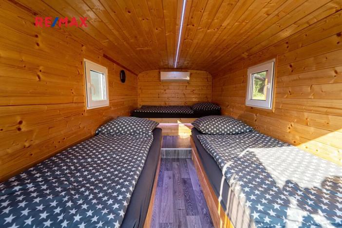 Prodej komerční nemovitosti, Chrášťany, 10917 m2