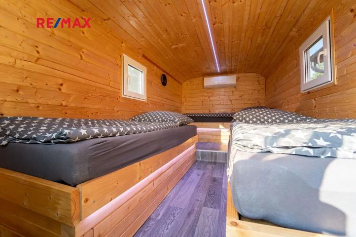 Prodej komerční nemovitosti, Chrášťany, 10917 m2