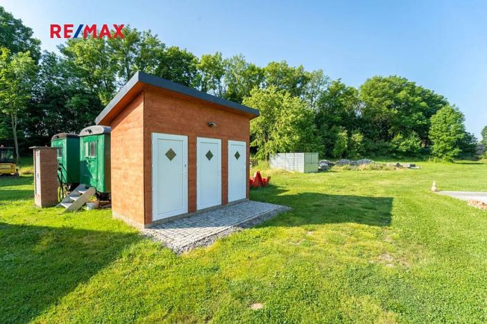 Prodej komerční nemovitosti, Chrášťany, 10917 m2