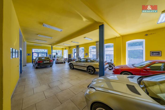 Prodej obchodního prostoru, Šarovy, 400 m2