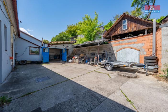 Prodej obchodního prostoru, Šarovy, 400 m2