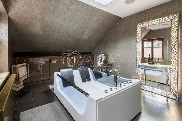 Prodej obchodního prostoru, Zeleneč, Jitrocelová, 150 m2