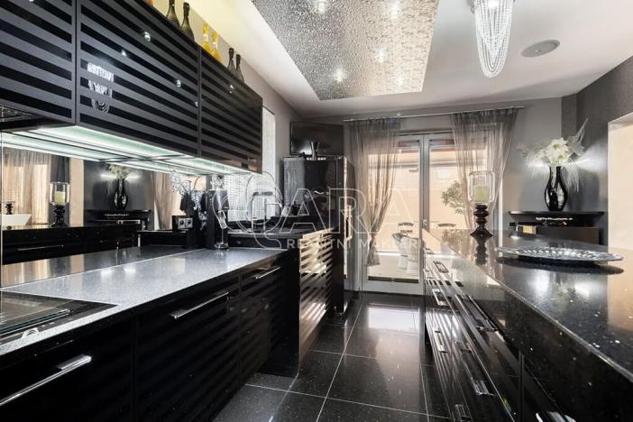 Prodej obchodního prostoru, Zeleneč, Jitrocelová, 150 m2