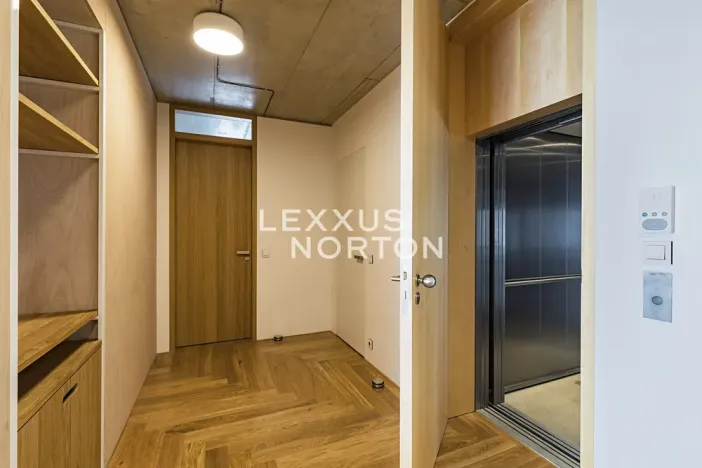 Pronájem atypického bytu, Praha - Bubeneč, Ronalda Reagana, 198 m2