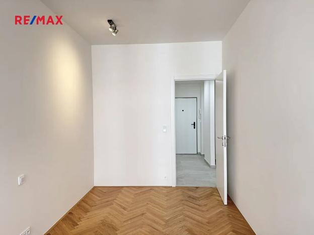 Pronájem bytu 2+kk, Praha - Vinohrady, Záhřebská, 49 m2