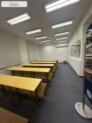 Pronájem kanceláře, Blansko, Gellhornova, 541 m2